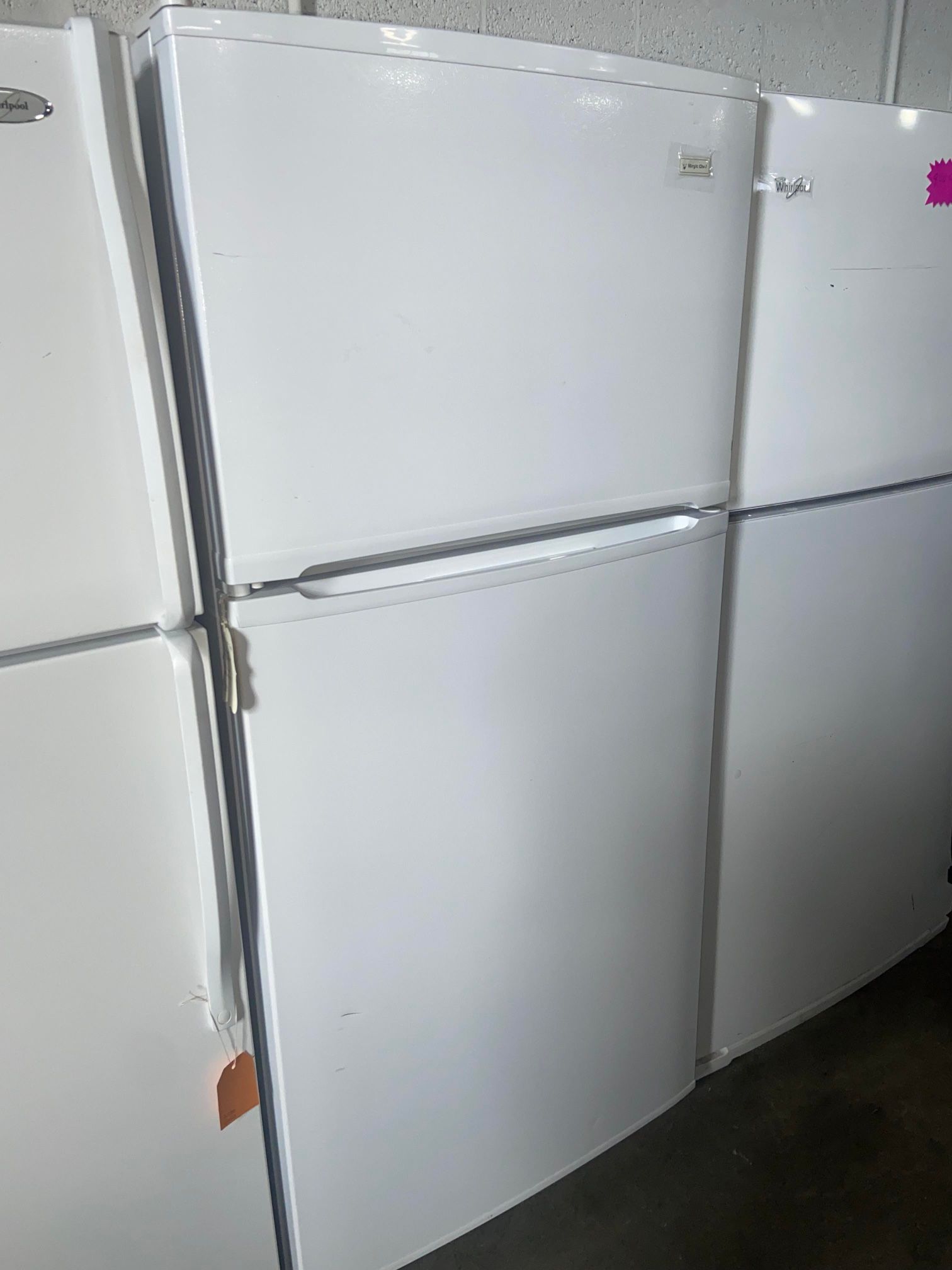 Magic Chef Top Freezer Refrigerator White