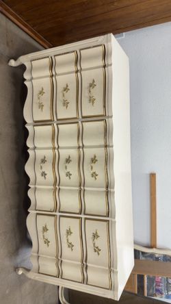 Vintage 9 drawer Dresser