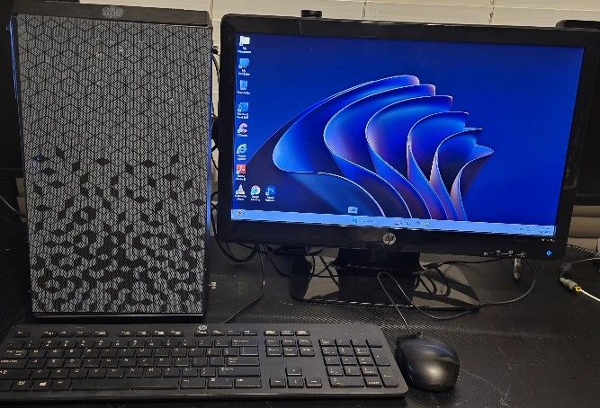 CoolerMaster DeskTop  🖥  Model # MS -7756 - 3.30 MHz./10GB. Ram/180GB.  SSD/  Windows  11 , usb Wi-Fi. 🔌 Complete with - Monitor 20"in. ✔️ 