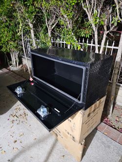 NEW EACH FOR SALE UNDER BODY TOOL BOX TRUCKS 36,18,17" ALUMINUM DIAMOND DOUBLE LOCK INCLUDING KEY FOR ANY QUESTION TEXT ME PLEASE HABLO ESPAÑOL