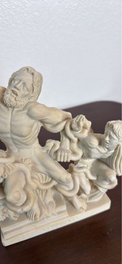 Detailed resin replica of the Laocoon and His sons Sculpture