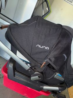 Nuna car seat with base