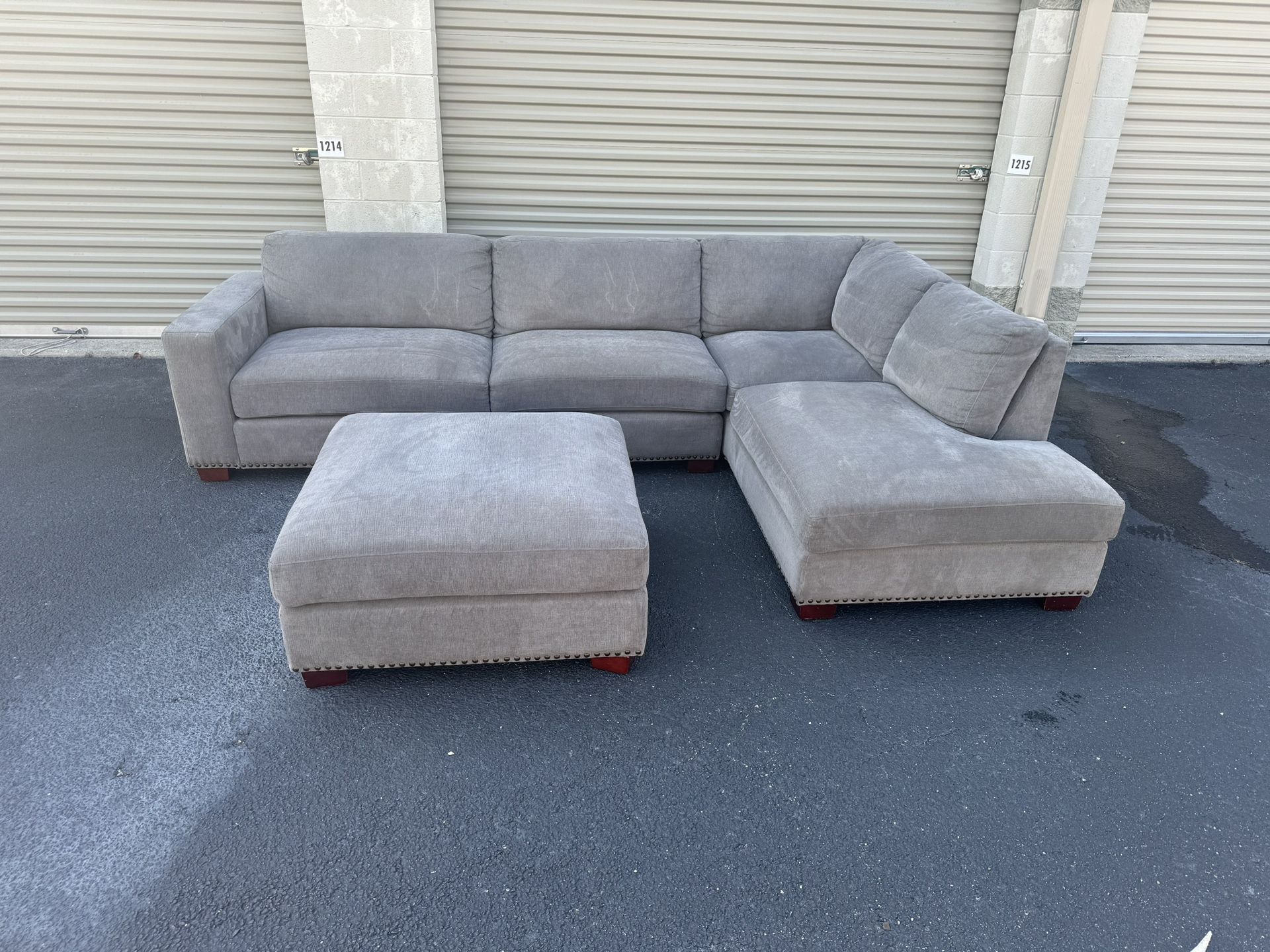 Gray Sectional W Ottoman