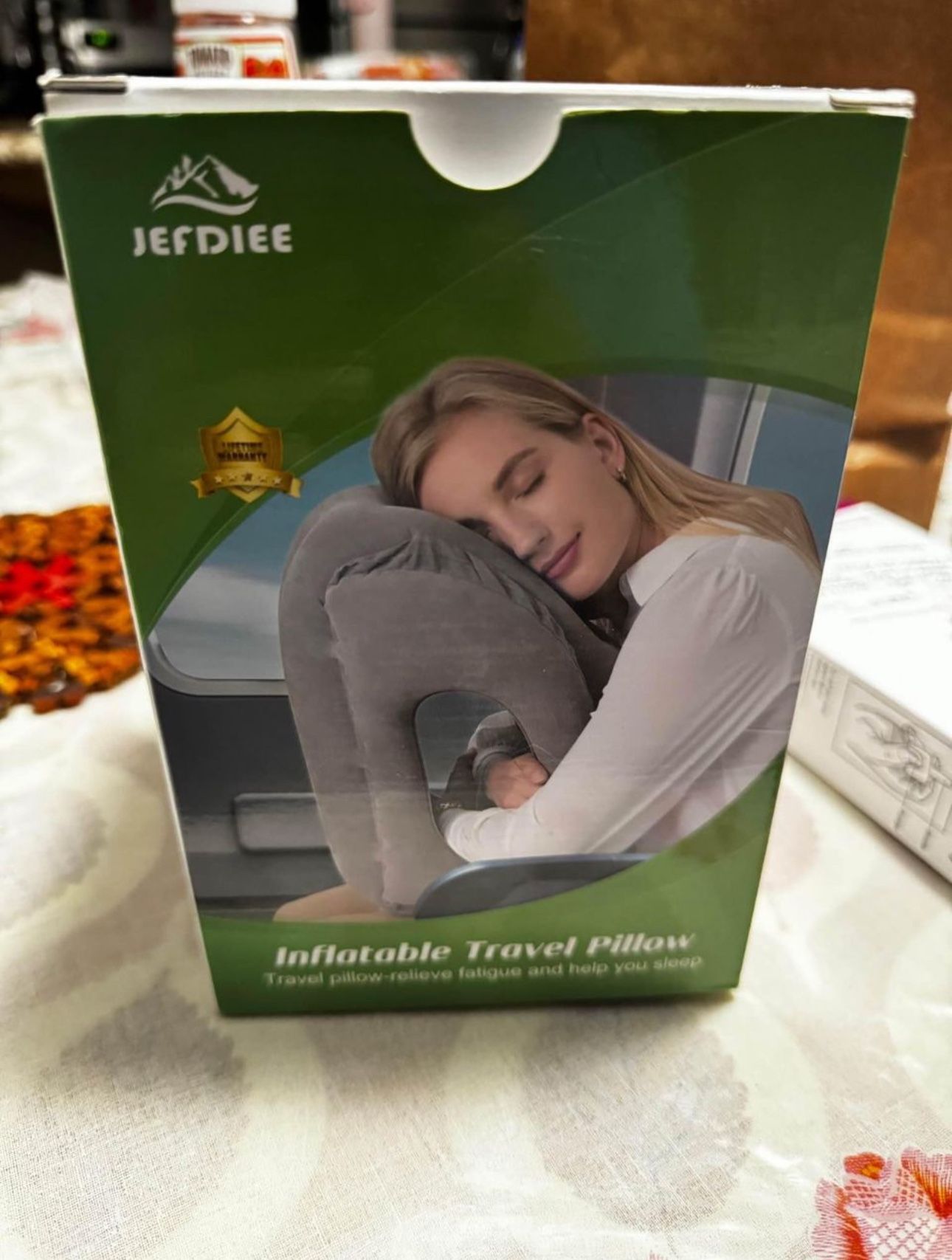 Inflatable travel pillow
