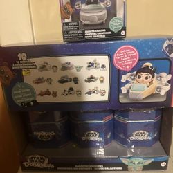 9 New In box star war Doorables 