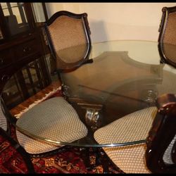 4 Seater Wooden Dinning Table With Glass Top