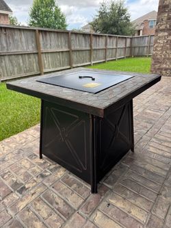 Hampton Bay Crossridge 30” Propane Fire Pit Table – NEW