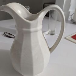 RARE 1970's Pfaltzgraff Heritage 10" White French Style Pitcher - Castle mark