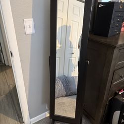 FREESTANDING MIRRORED JEWELRY ARMOIRE