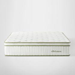 Silk & Snow Organic Mattress - King size with box springs