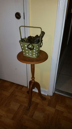 Nice vintage side table with three legs.