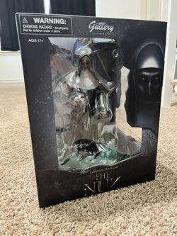 Diamond Select Toys Gallery Diorama The Nun Conjuring Statue
