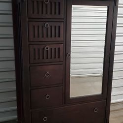 Armoire/Master Chest! Excellent Condition!! Moving.. Ready For Pickup Today! 