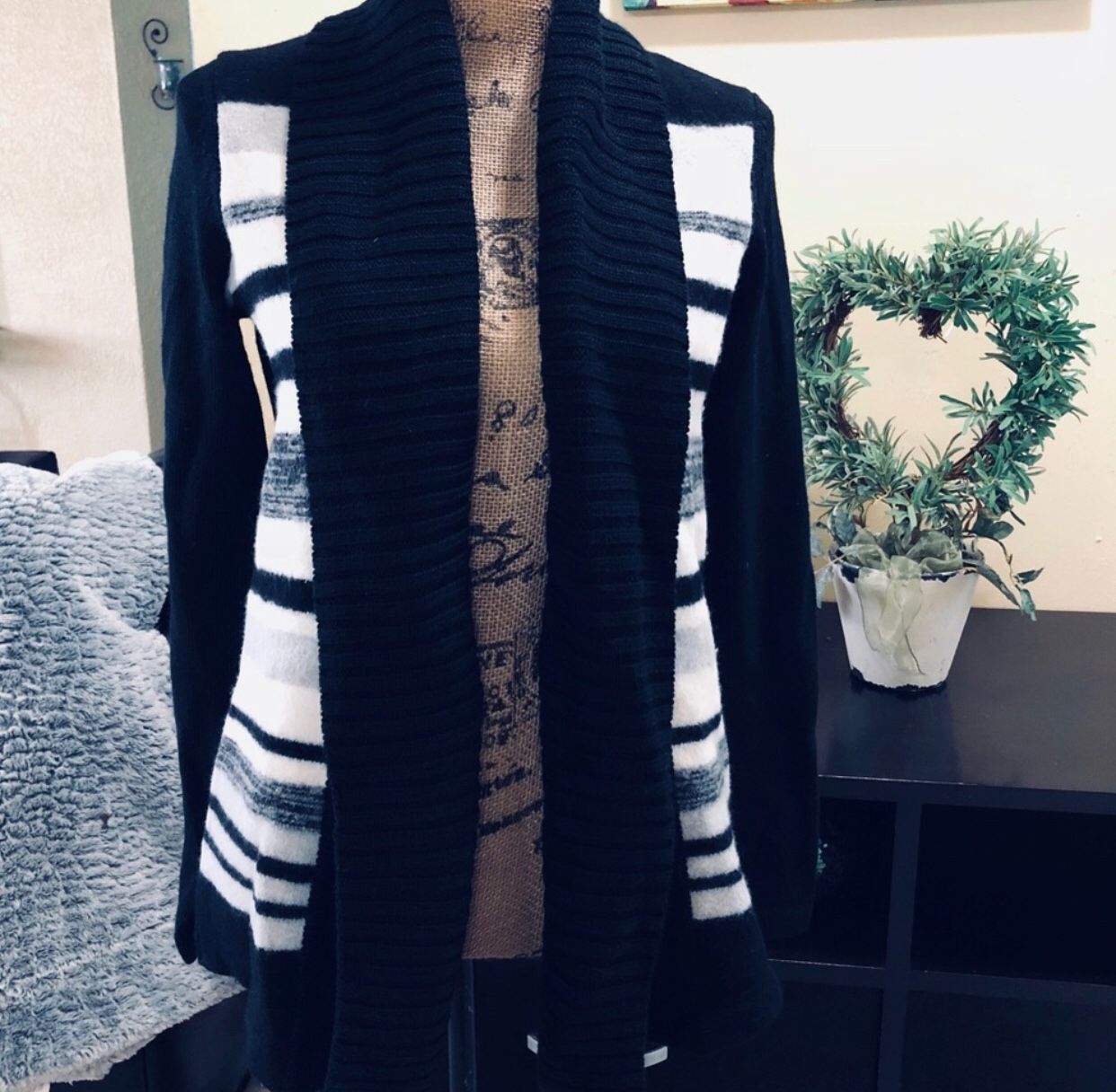 Banana Republic Merino Wool cardigan Size S