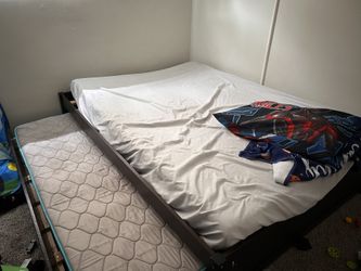 Queen/Twin Trundle Bed
