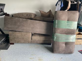 Sectional leaving room