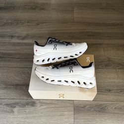 ON RUNNING CLOUD-TILT “BLACK IVORY”