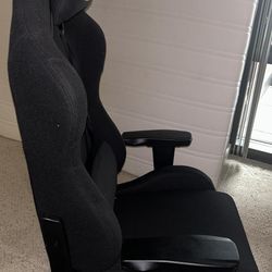 AKRACING GAMING CHAIR, NEAR NEW 200$