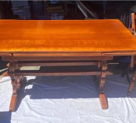 Dining table Cushman Colonial Creations vintage trestle table, 5 chairs