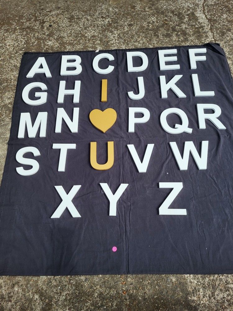 Alphabet I💛U Wall Decor