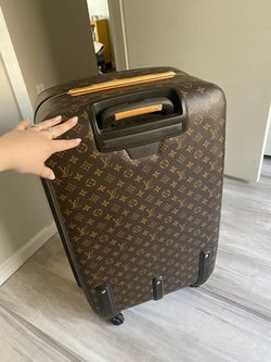 Louis Vuitton Horizon 70 Designer Roller Luggage for Sale in Phoenix, AZ -  OfferUp