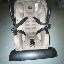 Carseat For Infants - Evenflo 