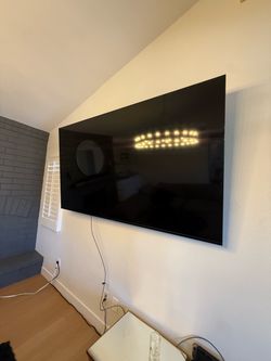 85” Insignia 4K Smart Fire TV – Excellent Condition + Remote