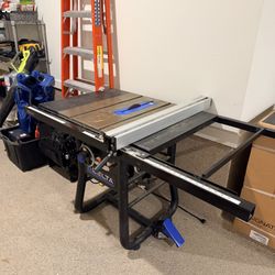 Delta - 10 in. Contractor Table Saw $800
