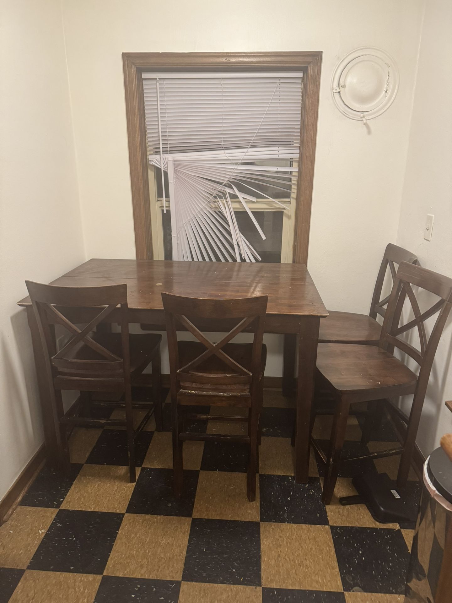 WOODEN DINING ROOM TABLE WITH 4 CHAIRS