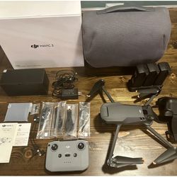 DJI Mavic 3 Fly More Combo 20MP Camera Drone - Grey - BARELY USED