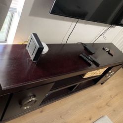 Entertainment/ TV Stand