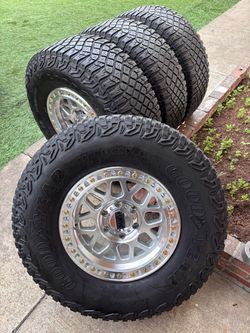 Chevy Silverado new KMC rims 315/70/17 tires and rims