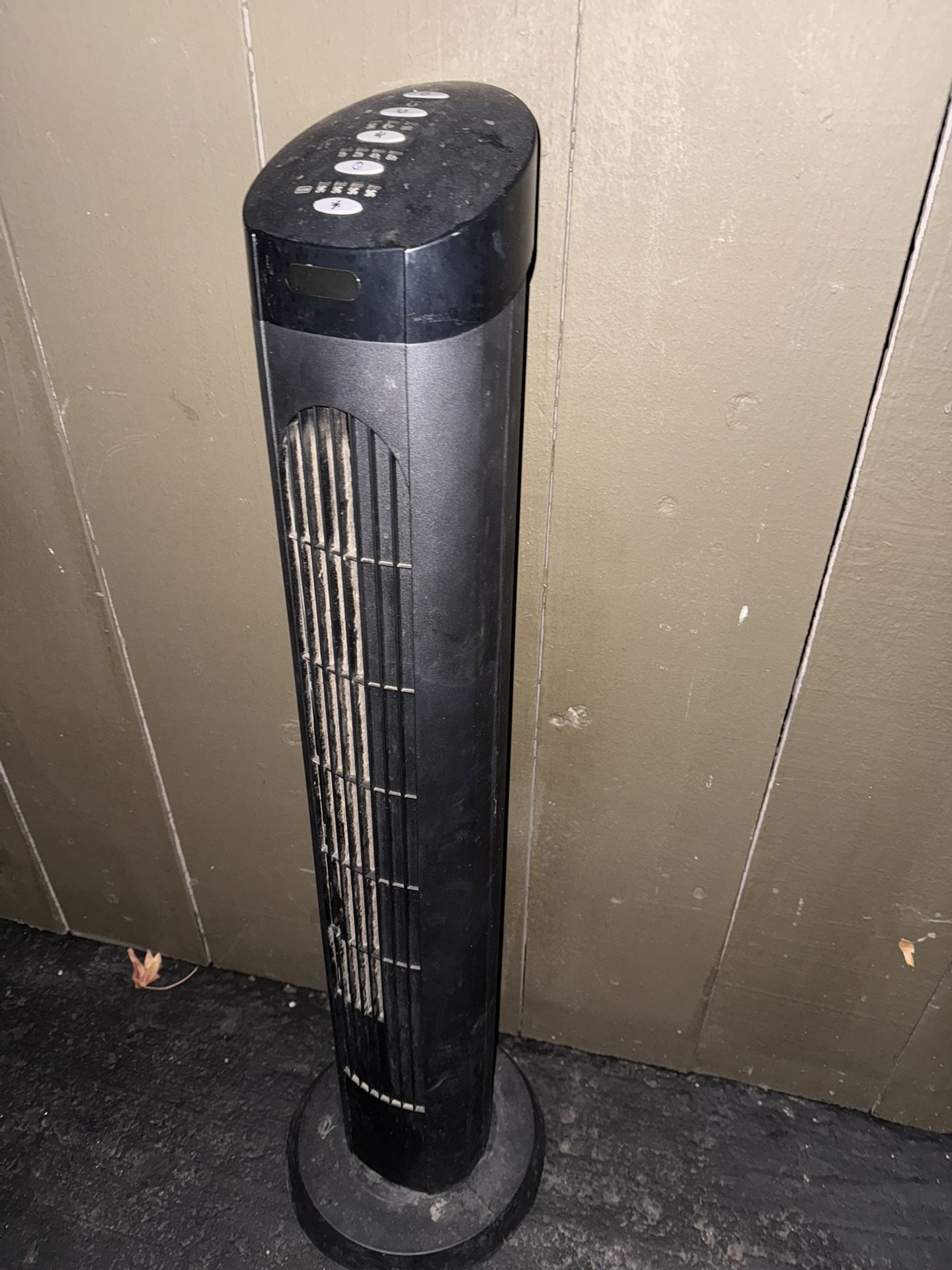 Black tower fan