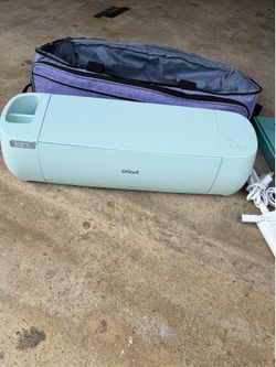 Cricut Explore 3 - 4387 CXPL203 bundle w/ bag & 90 pc accessory kit