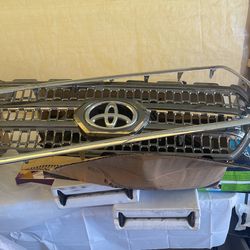 Selling original Toyota Tacoma Grill 