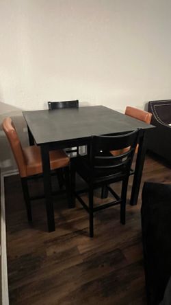 Dining table set
