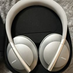Bose 700 Noise Cancelling Headphones 