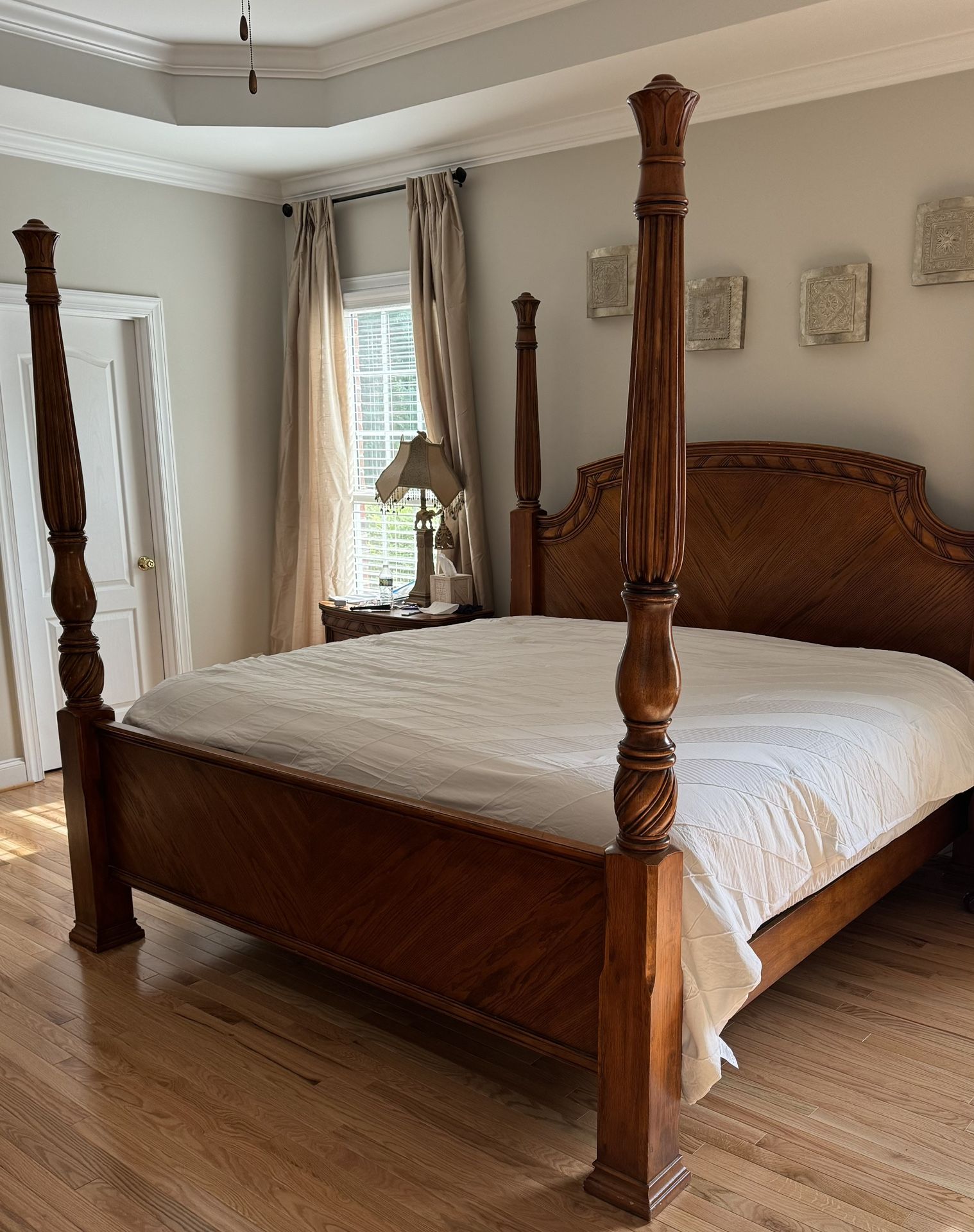 Custom Built 4 Post King Size Bed Set, Head/foot Board. Bed Frame, Dresser and 1 Night Stand. Box Spring/Mattress not Included.