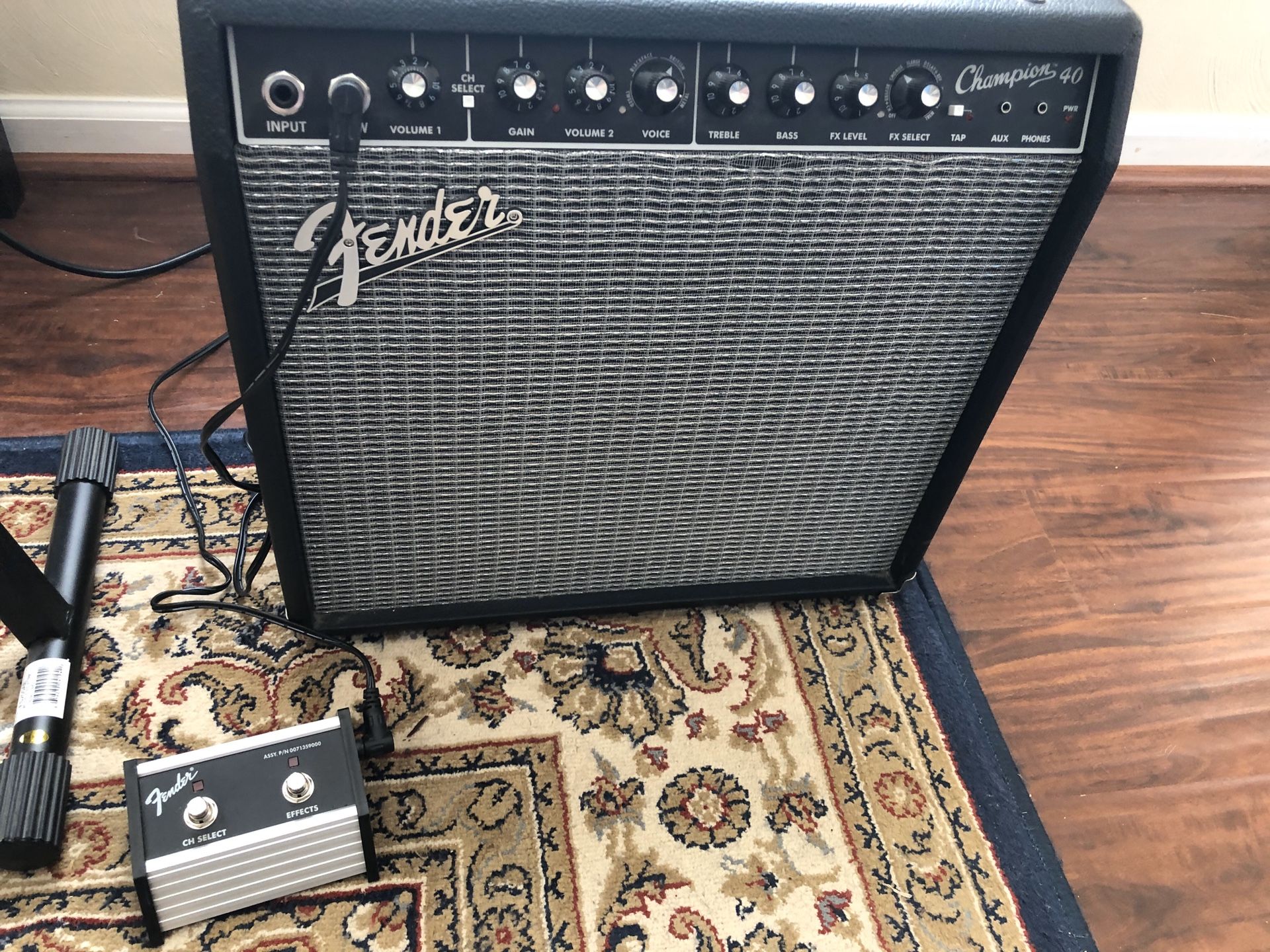 Fender Champion 40 2Channel 1x12 Amp & Fender Champ Footswitch Pedal