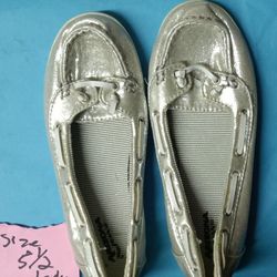 Metallic Silver Ladies Flat Shoes Size 5.5