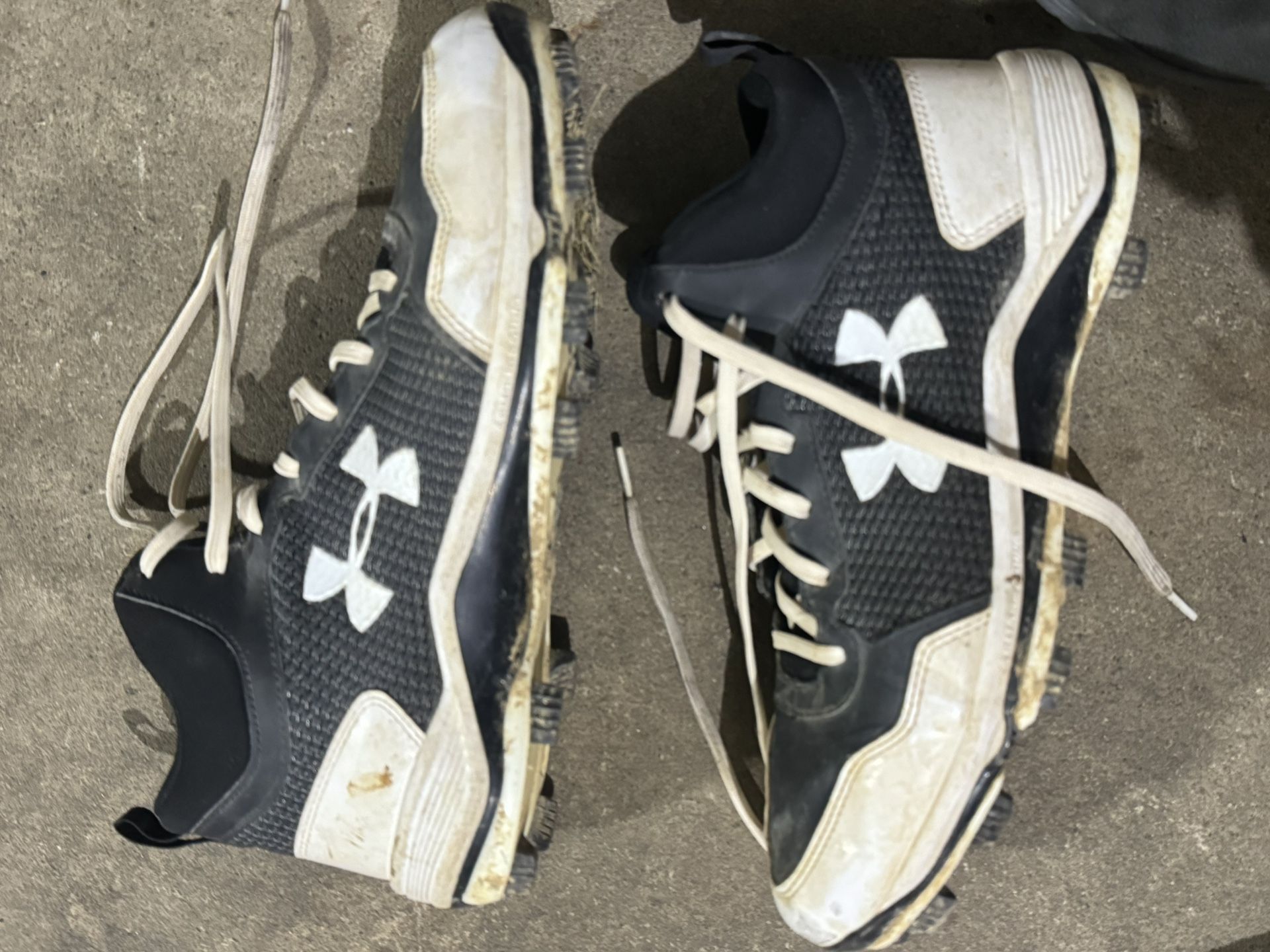 MENS SOFTBALL CLEATS SIZE 12