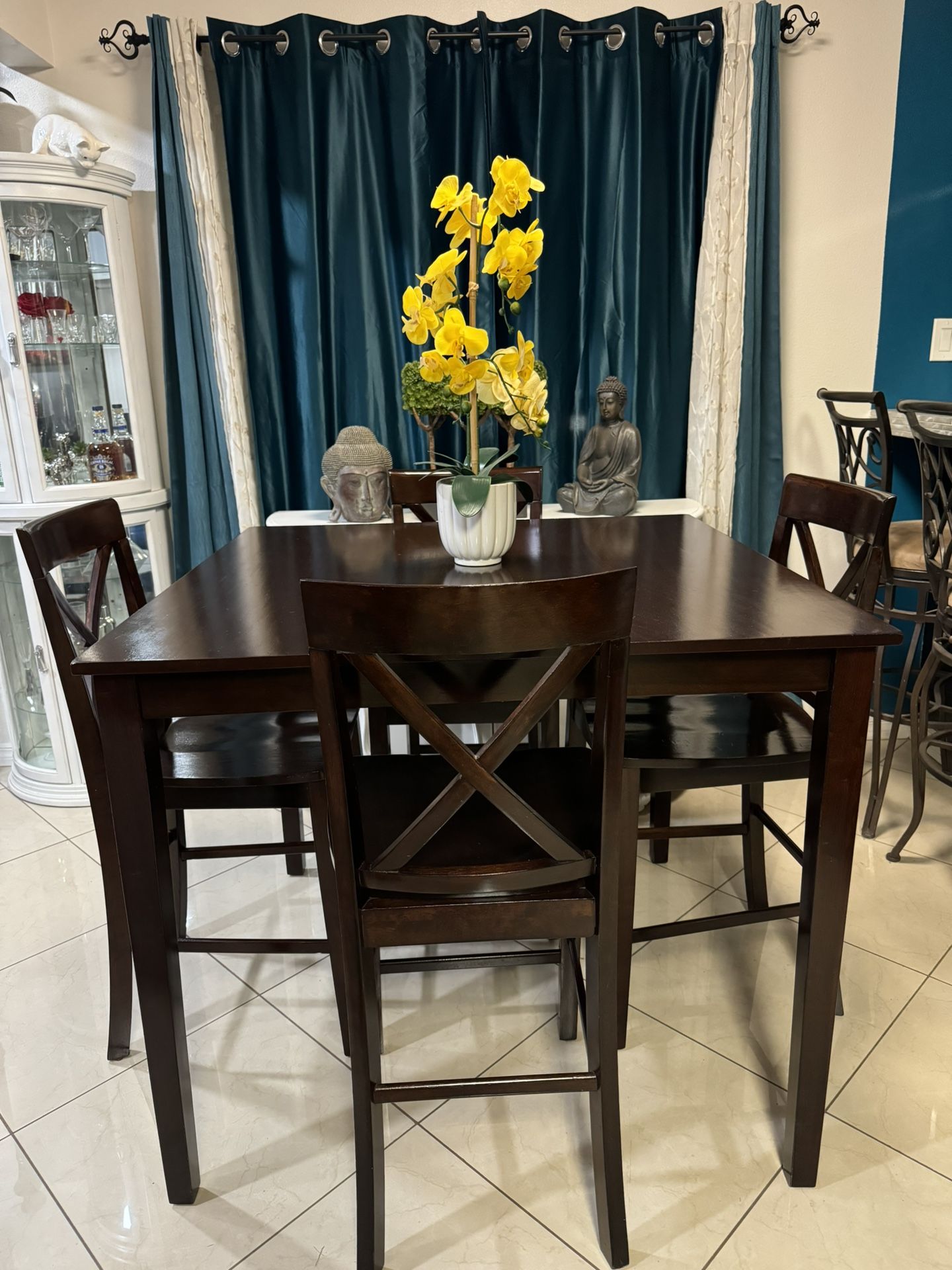 High Dining Table 42”x42” 36” High With 4 Very Sturdy Chairs In Good Condition