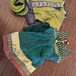 Girls Dresses Size 5 To 6 Year-Old And Up In A Very Good Condition