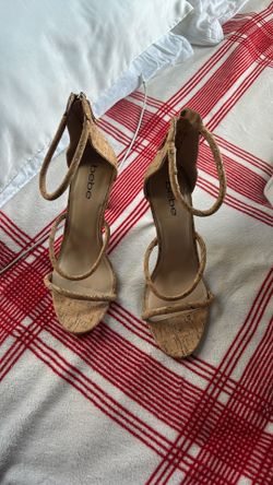 BEBE HIGH HEELS SHOES SIZE 8.5