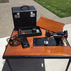1938 Singer Featherweight Sewing Machine With Original Table
