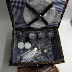 Vintage Wicker Picnic Basket Set for 4 w/ Plates, Glasses, Utensils – Blue Gingham – New (Box Slight Damage) 