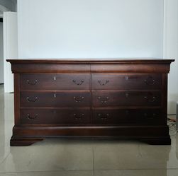 Dresser / 2 Night Tables