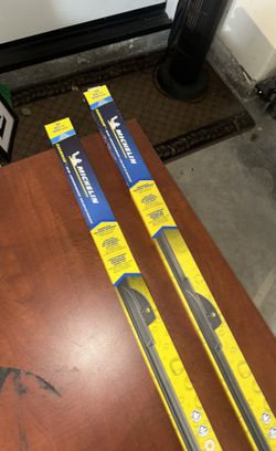 Windshield Wipers 26” and 16”