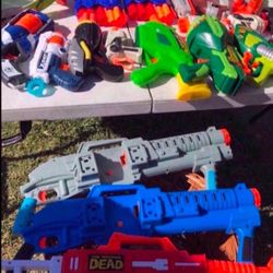 Bonche De Nerf Guns And Assorted 