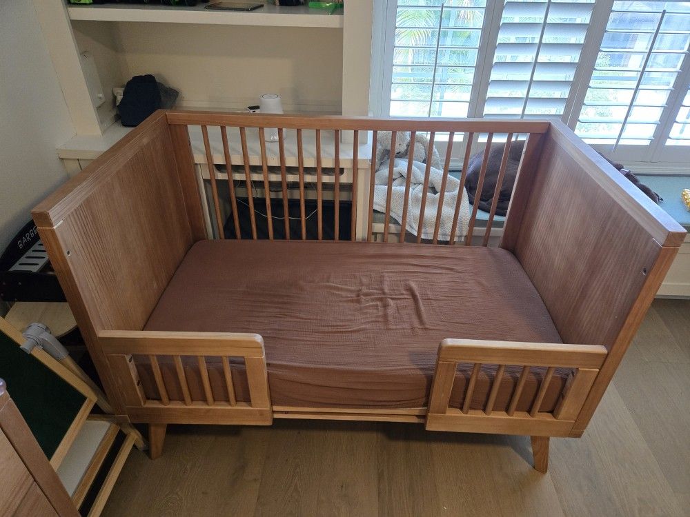 Simply Nursery Matching convertible Crib/toddler Bed And Dresser